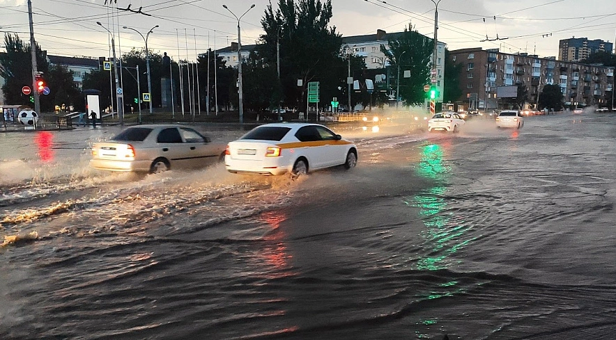 Фото: Ростов в сильный ливень, кадр 1rnd
