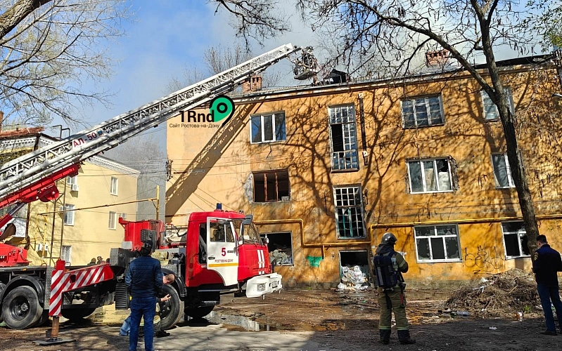 Фото: пожар в заброшке на Мечникова, 53 в Ростове, кадр 1rnd