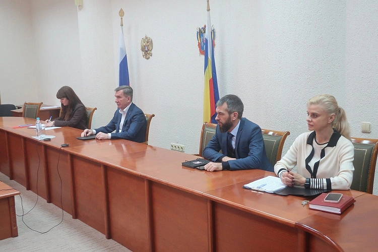 Фото: В Ростовской области выпустят собственный региональный учебник по истории к сентябрю 2024 года // фото с сайта Правительства РО