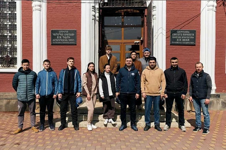 Фото: Единороссы Пролетарского района и армянская община поддержали акцию «Дон помнит»