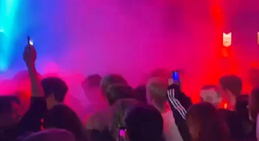 Фото: Задымление в ночном клубе "Мёд", кадр очевидца