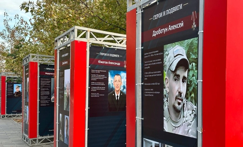 Фото: Портрет Алексея Дроботуна на аллее героев в Ростове, кадр мэрии