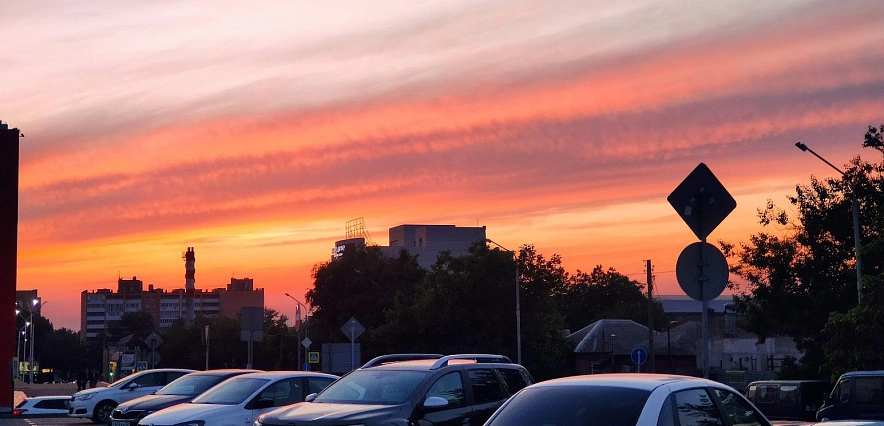 Фото: водителей предупредили об опасности езды в жару // кадр 1rnd