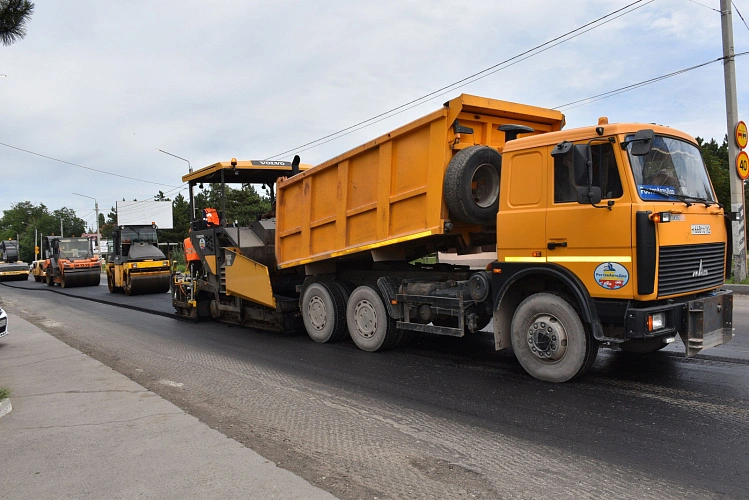 Фото: В Ростовской области дополнительно отремонтируют 43 дороги в 2024 году // фото минтранс РО