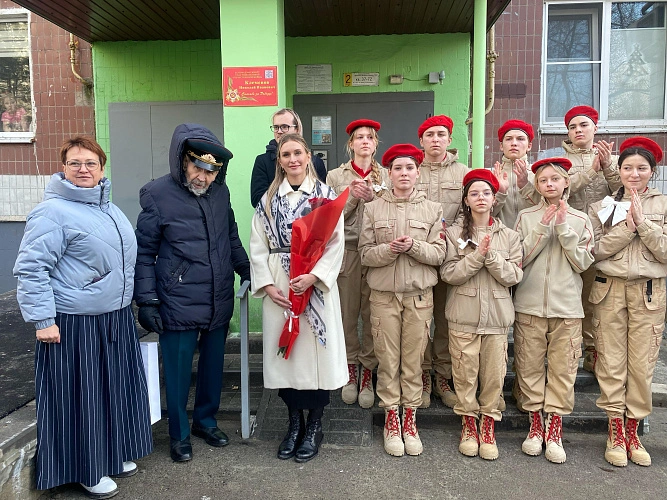 Фото: на дома участников ВОВ в Ростове установили именные таблички