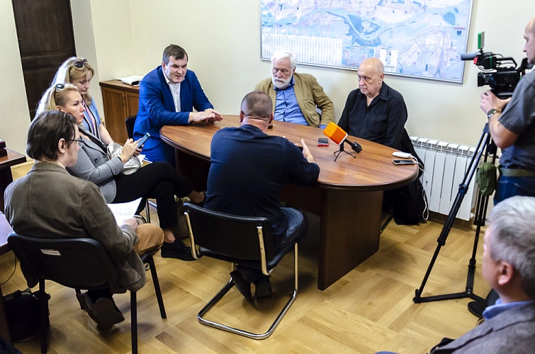 Фото: Власти Ростова рассмотрят вопрос создания комиссии по контролю за ходом реставрации мозаичных панно в подземных переходах // фото пресс-службы администрации Ростова