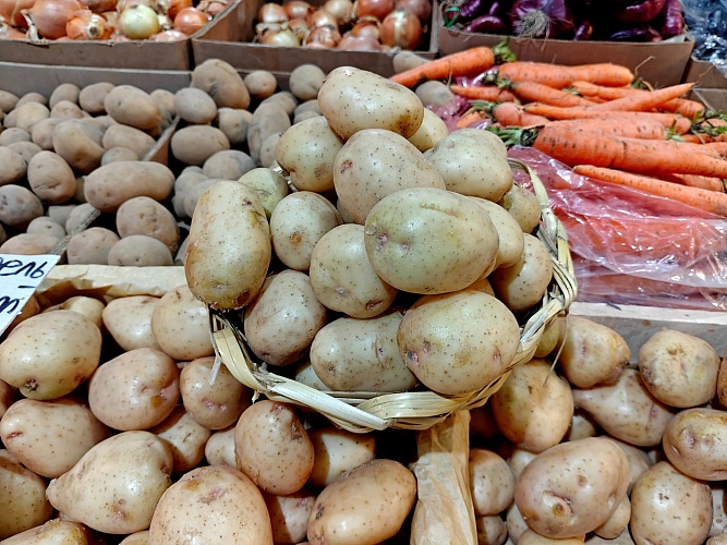 Фото: картофель на Северном рынке // кадр 1rnd