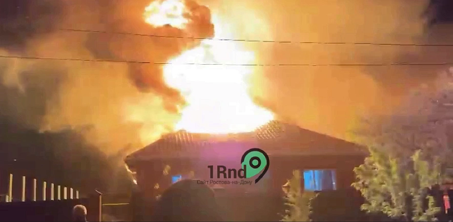 Фото: пожар в Целине после атаки БПЛА, кадр очевидца