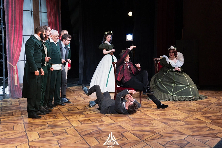 Фото: пьеса "Ревизор" // кадр ЮФУ