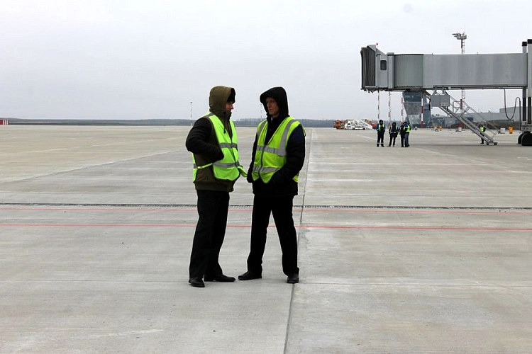 Фото: Взлётная полоса Платова \\ кадр 1rnd.ru