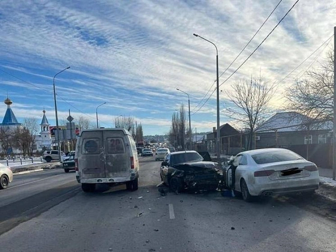 Фото: В Ростовской области произошло массовое ДТП//кадр УГИБДД