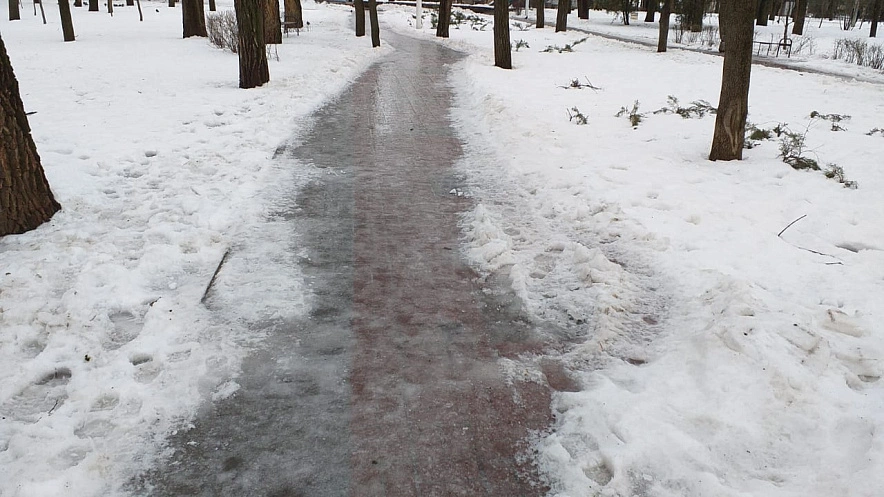 Фото: Ростовским бизнесменам предложили самостоятельно почистить снег у зданий, где они работают // фото 1rnd