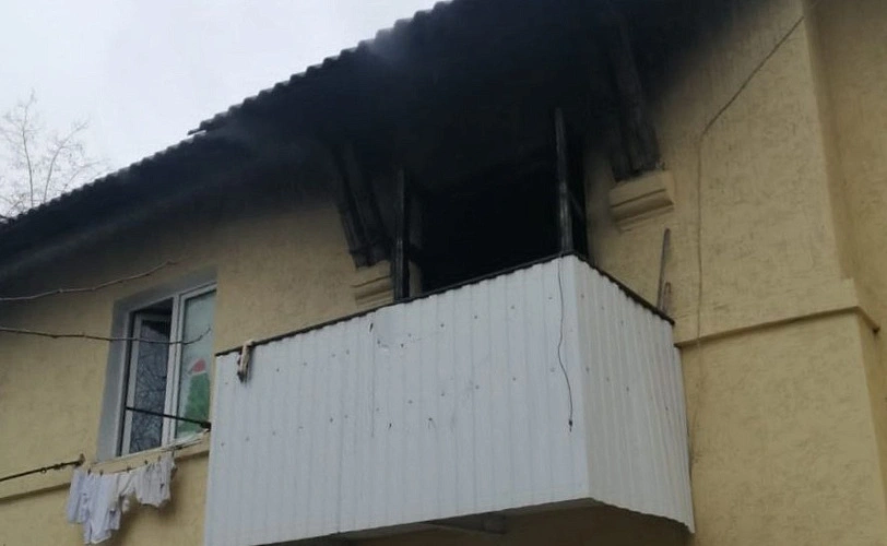 Фото: сгоревшая квартира на Восточной в Новочеркасске, кадр МЧС