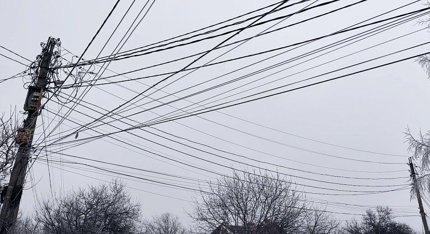 Фото: оледеневшие провода в Ростове, кадр 1rnd