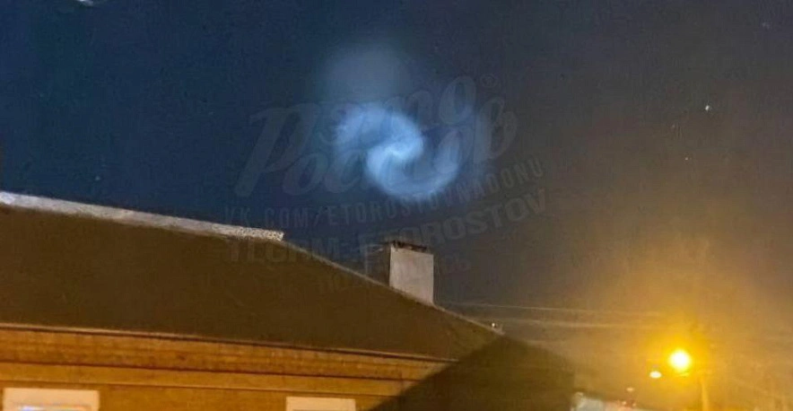 Фото: загадочный след в небе Ростова, кадр ТГ Это Ростов