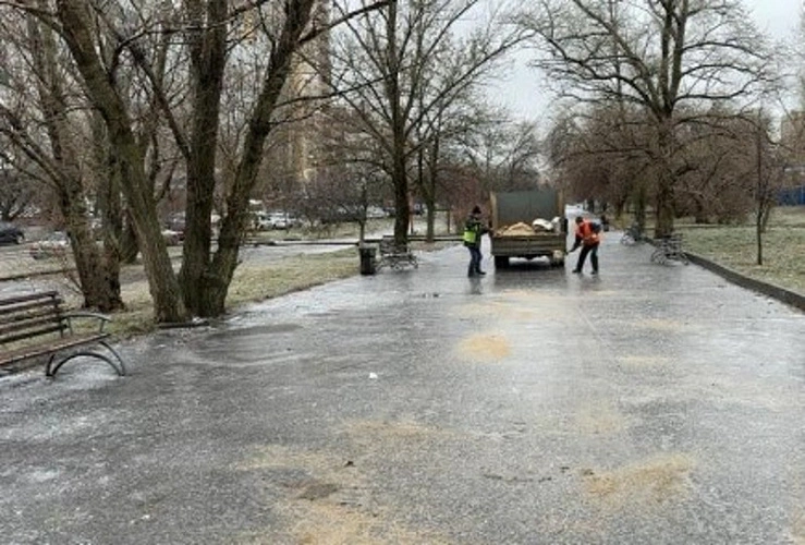 Фото: гололёд в Ростове \\ фото с сайта мэрии Ростова