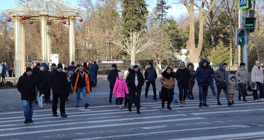 Фото: Ростовчане переходят Большую Садовую, кадр 1rnd