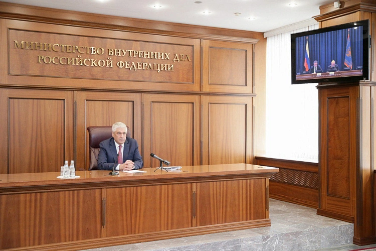 Фото: Владимир Колокольцев представил нового начальника ГУ МВД РФ по РО, кадр пресс-центра МВД