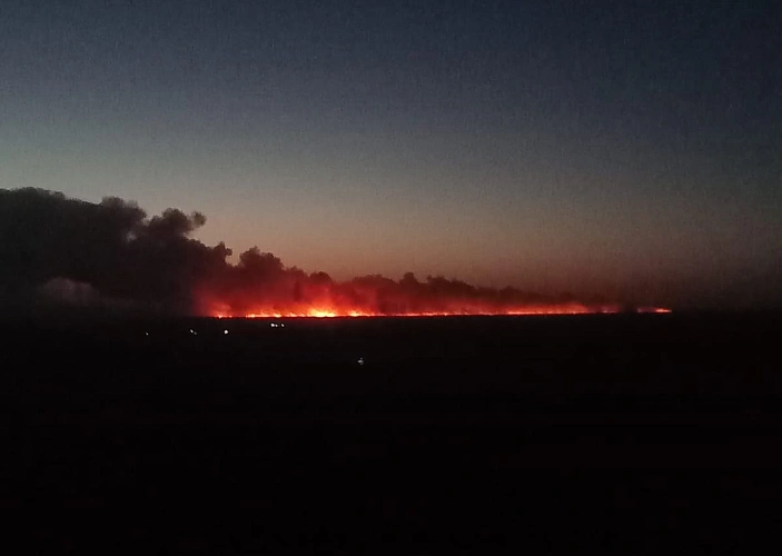 Фото: пожар в Каменском районе/кадр из соцсетей