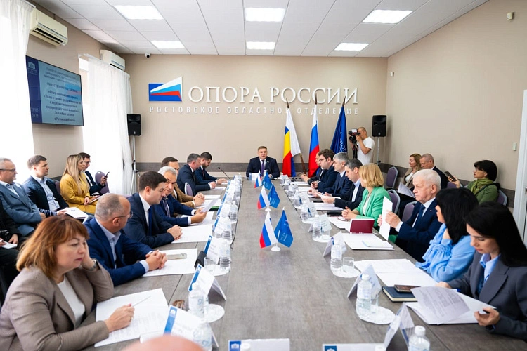 Фото: Общественные обсуждения итогов реализации Национального проекта «Малое и среднее предпринимательство и поддержка индивидуальной инициативы»