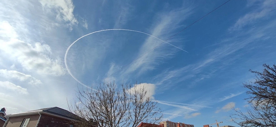 Фото:  Инверсионные следы в небе, кадр 1rnd