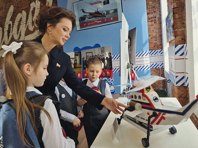 Фото: Лидия Новосельцева приняла участие в награждении юных инженеров и новаторов