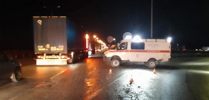 Фото: Затор на трассе М-4 под Шахтами из-за ремонта, кадр ДПЧС