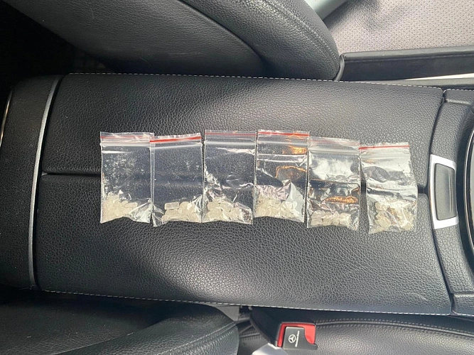 Фото: изъятые при обыске наркотики // кадр УТ МВД РФ по СКФО