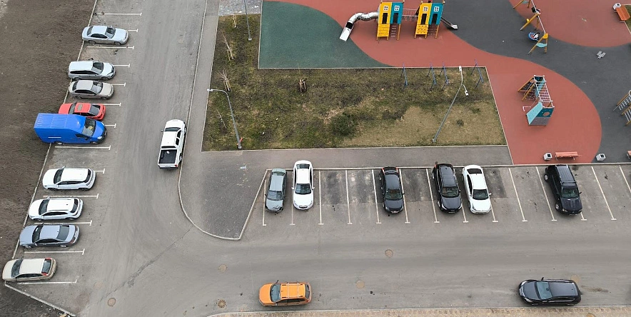 Фото: автомобили на парковке в Ростове, кадр 1rnd