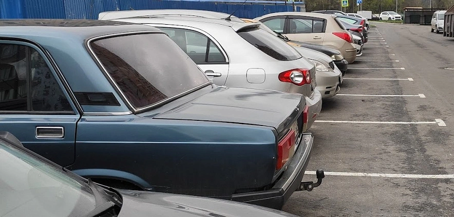 Фото: Машины на парковке, кадр 1rnd