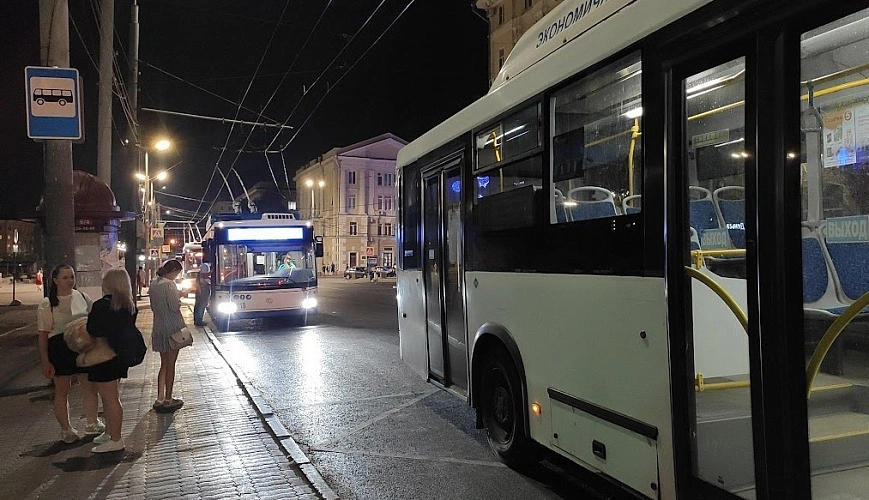 Фото: общественный транспорт в центре Ростова, кадр 1rnd