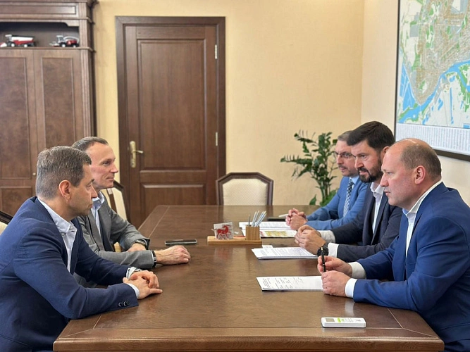 Фото: встреча банкиров и чиновников // кадр пресс-службы ЮЗБ СБ