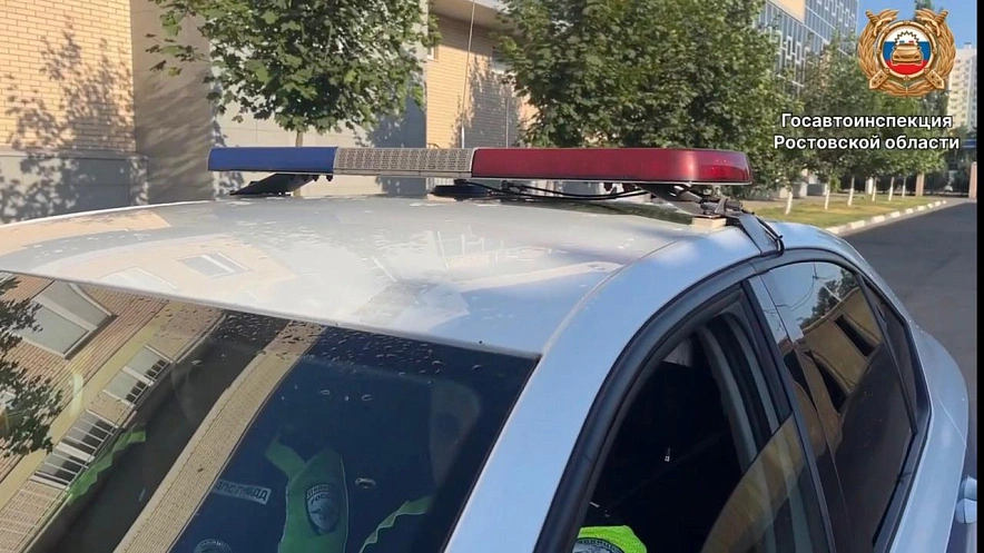 Фото: В Ростове на улице Доватора в массовом ДТП пострадал пешеход / фото: соц. сети Госавтоинспекции. 