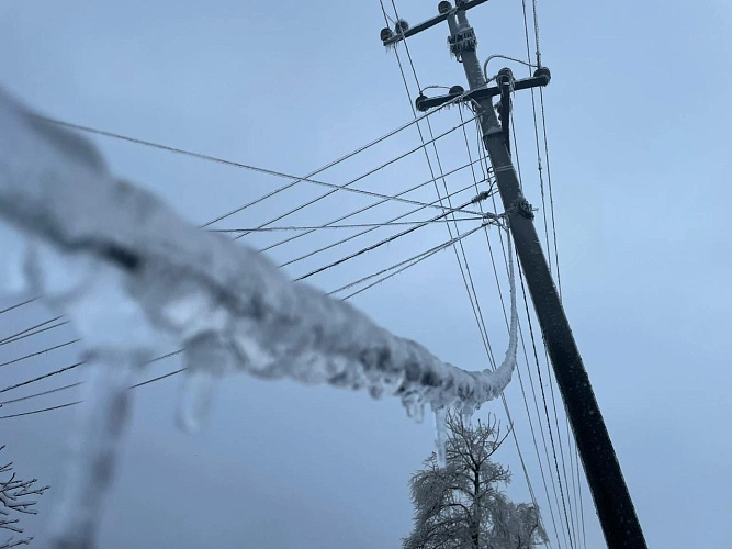 Фото: В Ростовской области ледяной дождь сохранится до утра 11 февраля, фото - «Россети Юг»