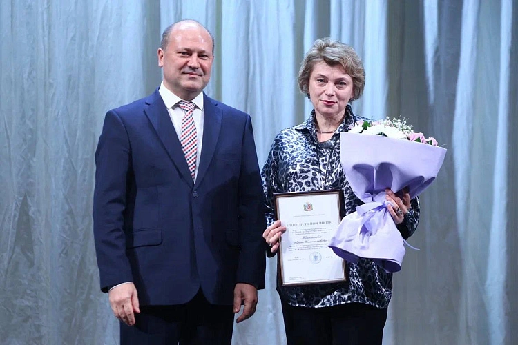 Фото: наградили работников культуры // фото из ТГ-канала Александра Скрябина