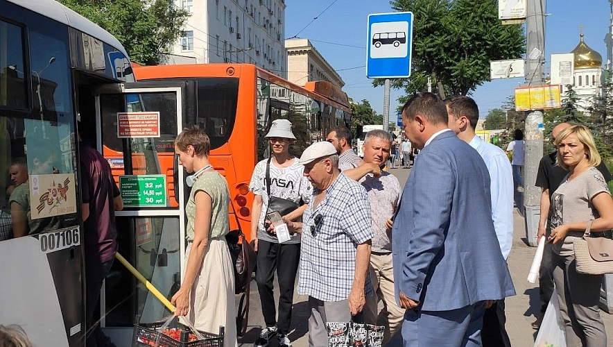 Фото: Очередь на автобусы ЗЖМ Ростова, кадр 1rnd