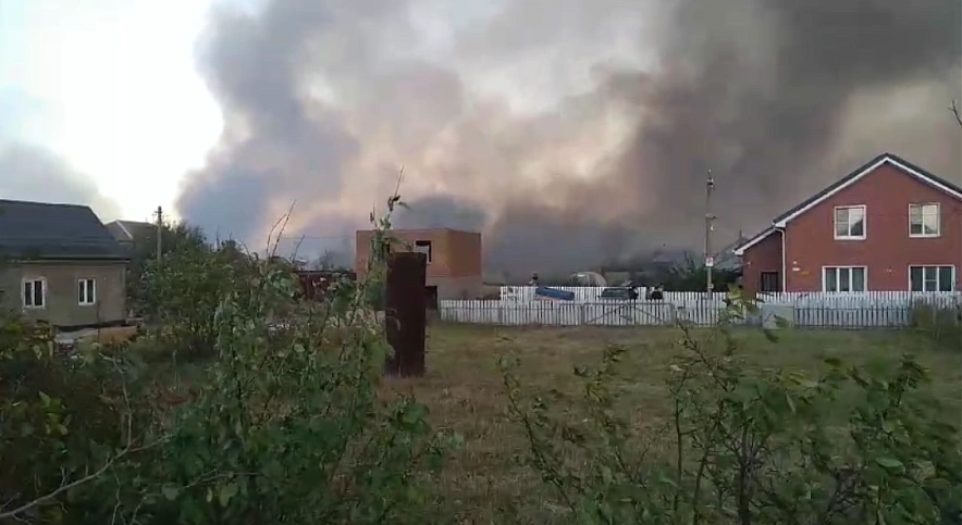 Фото: пожар на левом берегу Дона // кадр 1rnd.ru