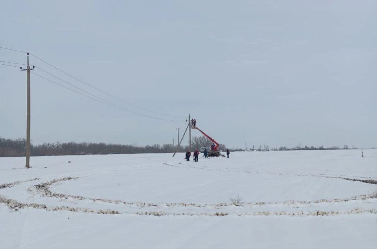 Фото: В зоне ответственности «Россети Юг» восстановлено электроснабжение более 80 % потребителей Ростовской области, пострадавших от стихии, фото «Россети Юг» 