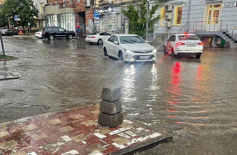 Фото: ливень 20 мая в Ростове, кадр из ТГ Александра Скрябина