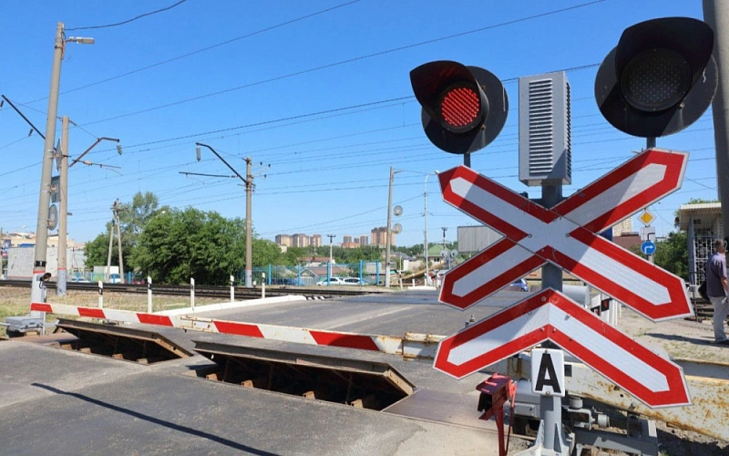 Фото: в Ростовской области автомобиль столкнулся с поездом // фото с сайта минтранса РО