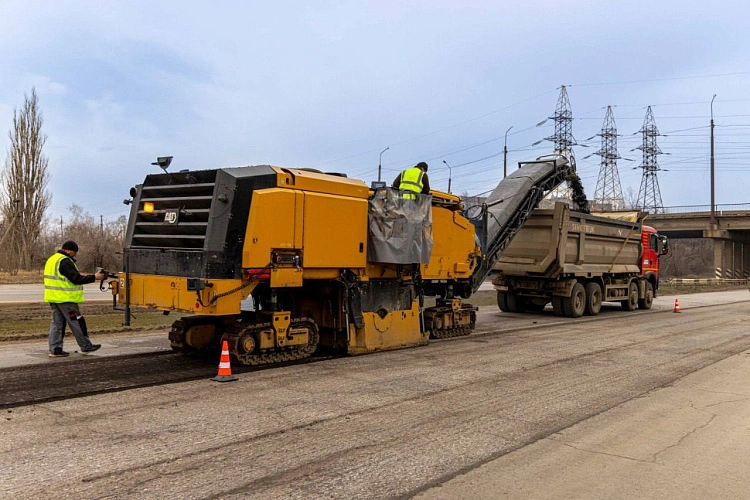 Фото: ремонт на трассе, кадр ГК "Автодор"