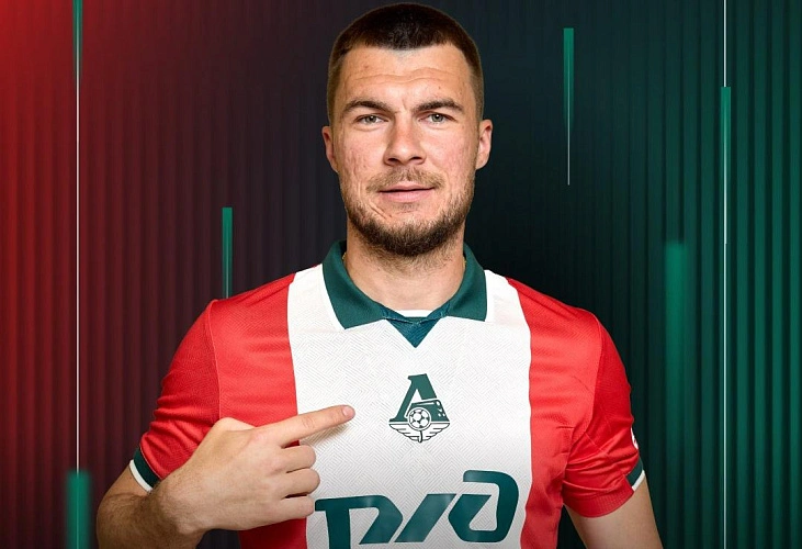 Фото: Николай Комличенко в форме "Локомотива", кадр пресс-центра ФК