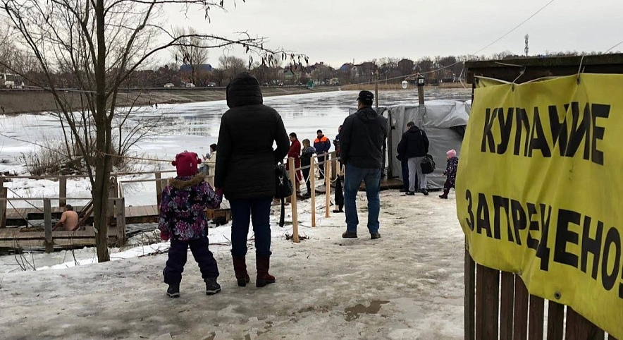 Фото: Ростовчане возле купели на Крещение, кадр 1rnd