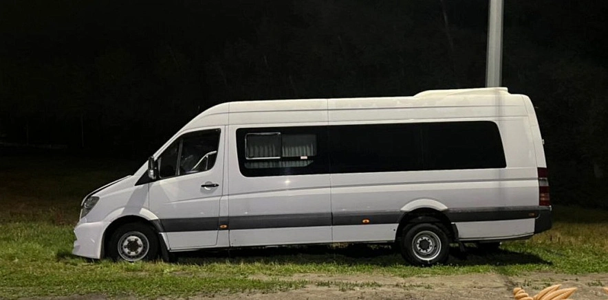 Фото: маршрутка после ДТП на трассе Ростов - Ставрополь, кадр ГАИ РО