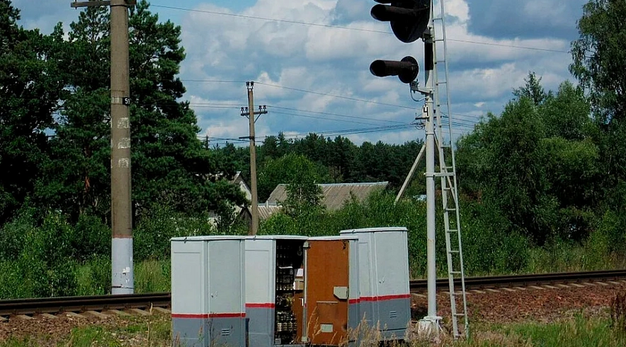 Фото: релейные шкафы // фото из публикаций 1rnd.ru