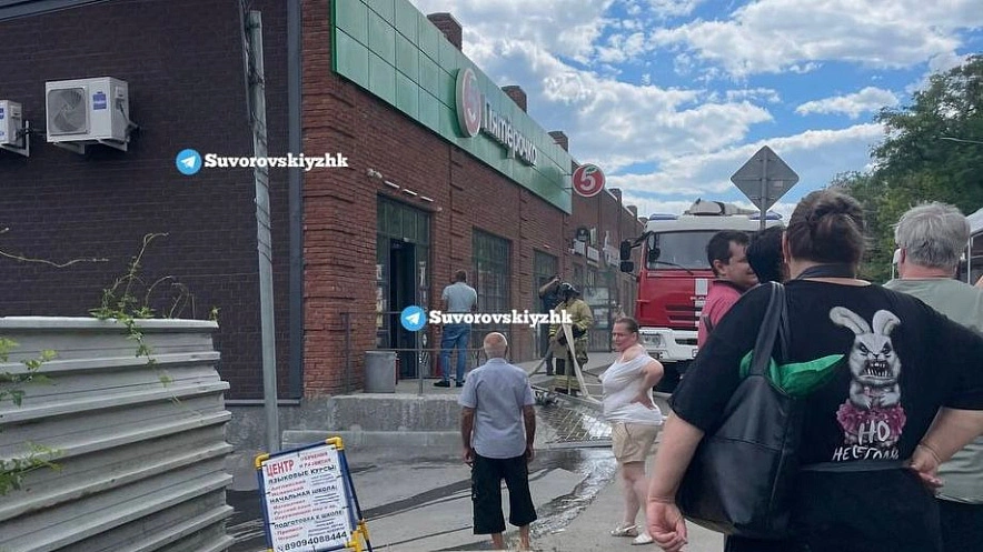 Фото: В Ростове потушили пожар в супермаркете “Пятерочка" / тг-канал "Суворовский Ростов-на-Дону"