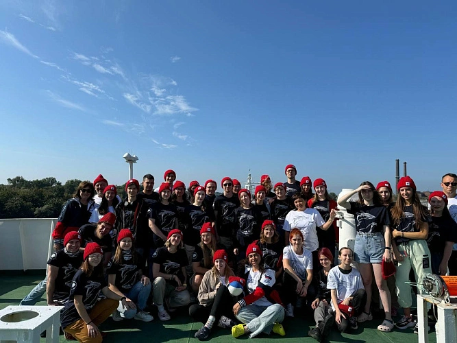 Фото: экспедиция на судне «Академик Иоффе» // фото ЮФУ