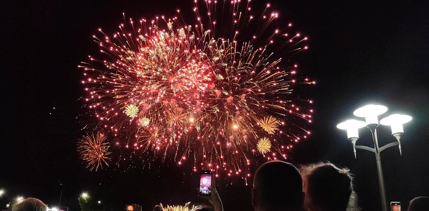 Фото: Фейерверк в Ростове-на-Дону, кадр 1rnd