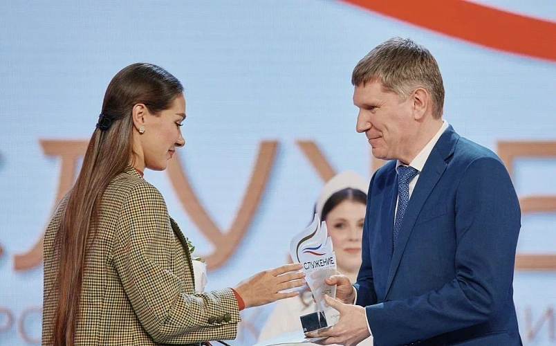 Фото: вручение награды \\ фото пресс-службы мэрии Ростова