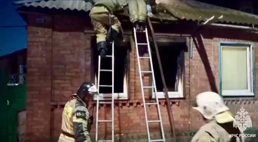 Фото: В Батайске непотушенная сигарета привела к гибели двух пенсионеров / пресс-служба МЧС по РО